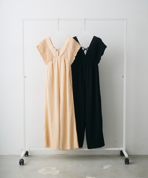 Crisp(クリスプ)の「back ribbon shirring salopette / バックリボンシャーリングサロペット(つなぎ/オールインワン・レディース・ベージュ/ブラック・FREE)」の22枚目の写真