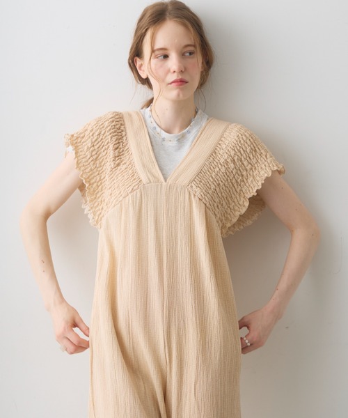 Crisp(クリスプ)の「back ribbon shirring salopette / バックリボンシャーリングサロペット(つなぎ/オールインワン・レディース・ベージュ/ブラック・FREE)」の13枚目の写真