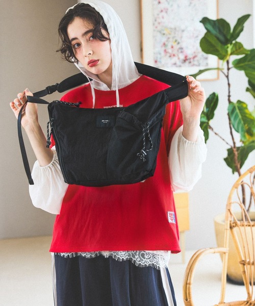 niko and...(ニコアンド)の「ライト ショルダーバッグ / 600mlボトル収納可能(ショルダーバッグ・レディース・ブラック/その他1・0)」の3枚目の写真