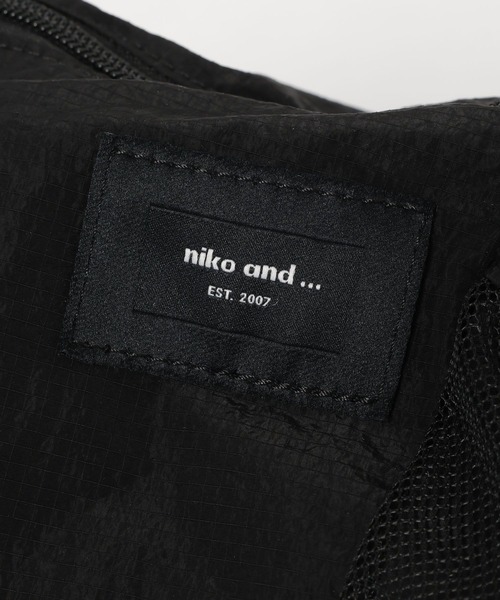 niko and...(ニコアンド)の「ライト ショルダーバッグ / 600mlボトル収納可能(ショルダーバッグ・レディース・ブラック/その他1・0)」の21枚目の写真