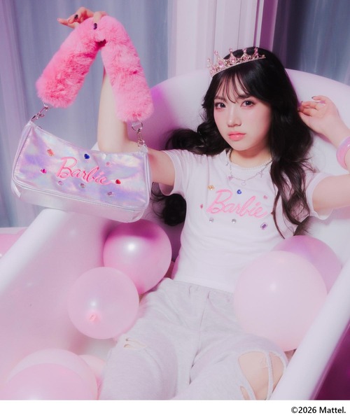 ANAP GiRL(アナップガール)の「ANAPGiRL×【Barbie】2WAYハンドルバッグ(ショルダーバッグ・キッズ・シルバー・F)」の2枚目の写真