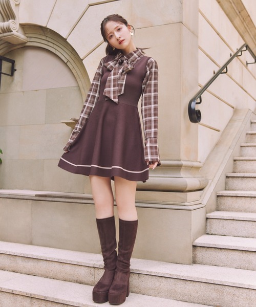 rienda(リエンダ)の「【乃木坂46 金川紗耶さん着用】リボンシャツフレアニットミニワンピース 秋服(ワンピース・レディース・ブラウン/グレー/ブラック・FREE)」の1枚目の写真