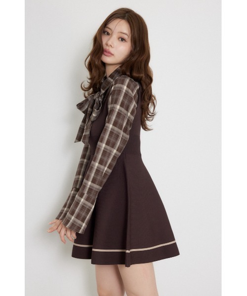 rienda(リエンダ)の「【乃木坂46 金川紗耶さん着用】リボンシャツフレアニットミニワンピース 秋服(ワンピース・レディース・ブラウン/グレー/ブラック・FREE)」の10枚目の写真