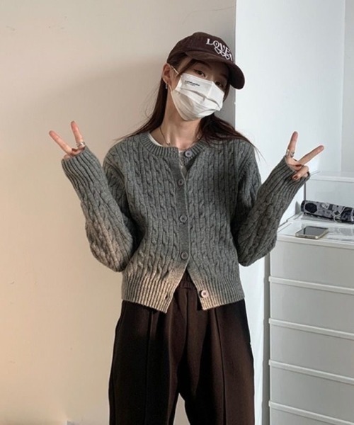 Ritzy（リッツィー）の「ケーブル編みクロップドニットカーディガン（カーディガン/ボレロ・レディース・ブラック/グレー/レッド/ベージュ・M）」の2枚目の写真
