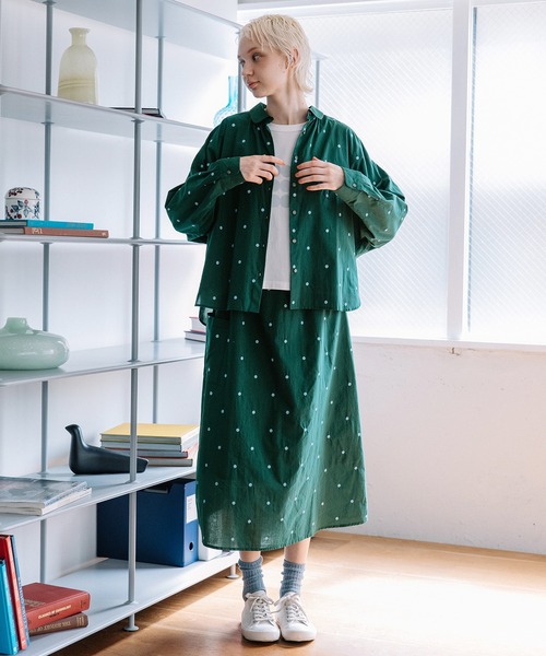 POU DOU DOU(プードゥドゥ)の「ドット刺繍ギャザースカート(スカート・レディース・キナリ/ダークブラウン/ダークグリーン・3)」の7枚目の写真