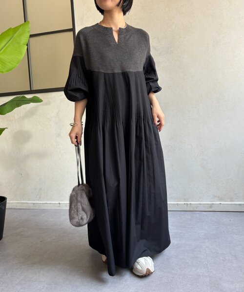Jena espace merveilleux(ジェナ エスパスメルヴェイユ)の「ニットプリーツワンピース(ワンピース・レディース・ベージュ/チャコールグレー・FREE)」の3枚目の写真