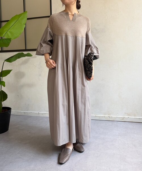 Jena espace merveilleux(ジェナ エスパスメルヴェイユ)の「ニットプリーツワンピース(ワンピース・レディース・ベージュ/チャコールグレー・FREE)」の11枚目の写真