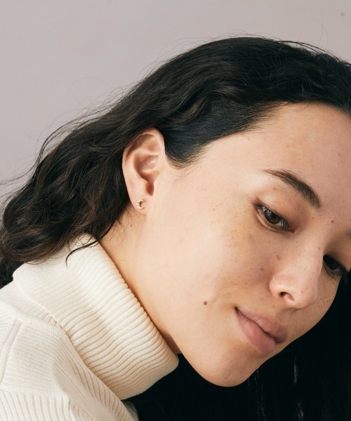 BAQLESS（バックレス）の「[BAQLESS/バックレス] ZIRCONIA HONESTY LUNA ゴールド ピアス（ピアス（両耳用）・レディース・ゴールド・ONE SIZE）」の6枚目の写真