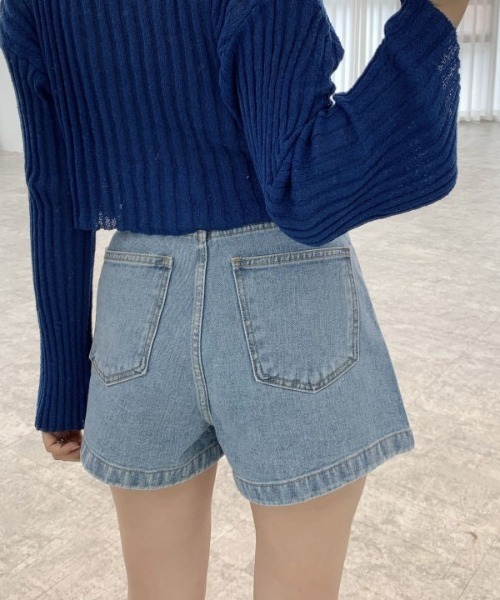 &soiree(アンドソワレ)の「アシンメトリーウエストデニムショートパンツ(デニムパンツ・レディース・ブルー・MEDIUM/LARGE/SMALL)」の4枚目の写真