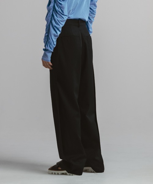 CINOH(チノ)の「HIGH-TWIST WOOL/PANTS(スラックス・レディース・ブラック・38/36)」の4枚目の写真