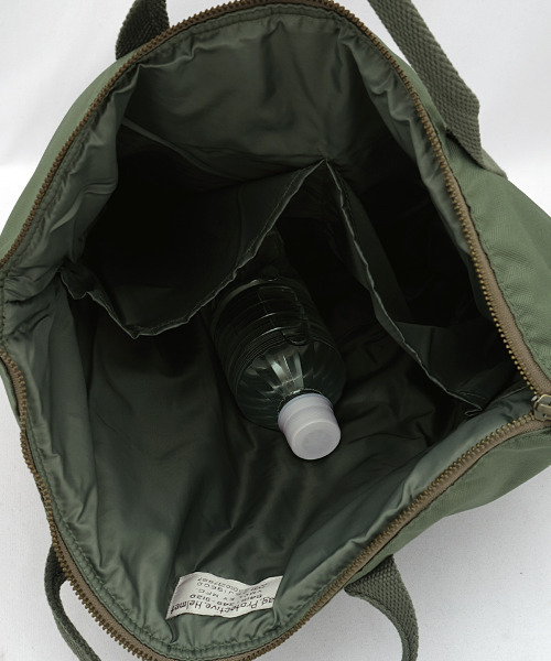 YMCLKY（ワイエムシーエルケーワイ）の「米軍タイプ USAF 50's ヘルメットバッグ プレーン YMCLKY. #BH093YN（トートバッグ・メンズ・セージグリーン/ブラック・FREE）」の5枚目の写真