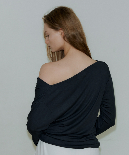 REORG(リオルグ)の「PAP DRAPE LONG SLEEVE T-SHIRT DARK GREY(Tシャツ/カットソー・レディース・その他・FREE)」の3枚目の写真