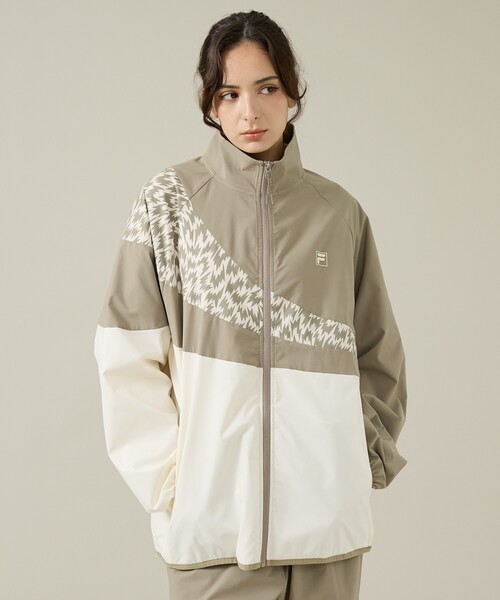 FILA(フィラ)の「【ELEY KISHIMOTO×FILA】イーリーキシモト×フィラ トラックジャケット / ユニセックス / SM6FDU719(ブルゾン・メンズ・カーキ/ブラック・L/M)」の1枚目の写真