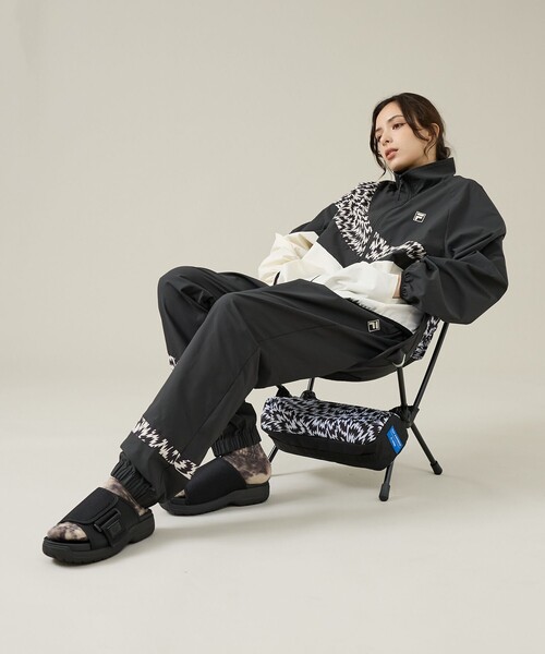 FILA(フィラ)の「【ELEY KISHIMOTO×FILA】イーリーキシモト×フィラ トラックジャケット / ユニセックス / SM6FDU719(ブルゾン・メンズ・カーキ/ブラック・L/M)」の9枚目の写真