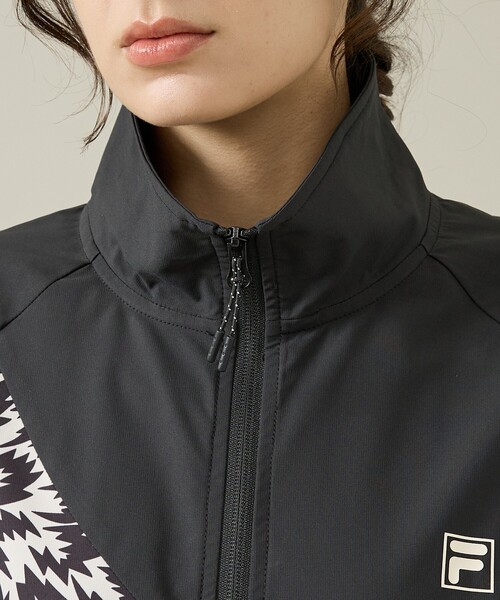 FILA(フィラ)の「【ELEY KISHIMOTO×FILA】イーリーキシモト×フィラ トラックジャケット / ユニセックス / SM6FDU719(ブルゾン・メンズ・カーキ/ブラック・L/M)」の20枚目の写真