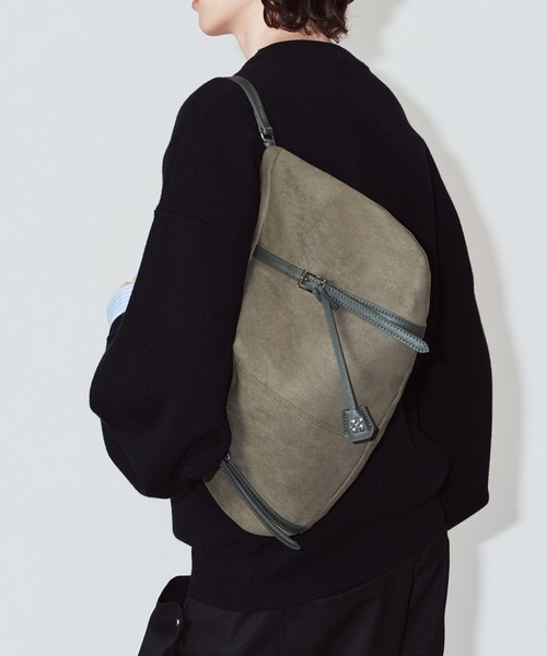 Knuth Marf(クヌースマーフ)の「【Knuth Marf】suede moon bag(ハンドバッグ・レディース・ブラウン/カーキ・FREE)」の11枚目の写真
