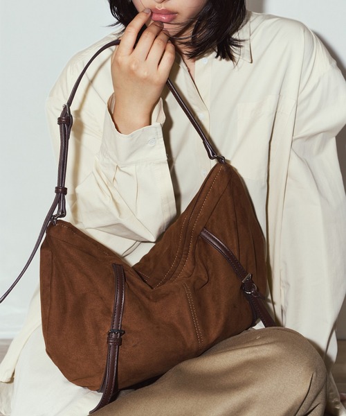 Knuth Marf(クヌースマーフ)の「【Knuth Marf】suede moon bag(ハンドバッグ・レディース・ブラウン/カーキ・FREE)」の5枚目の写真