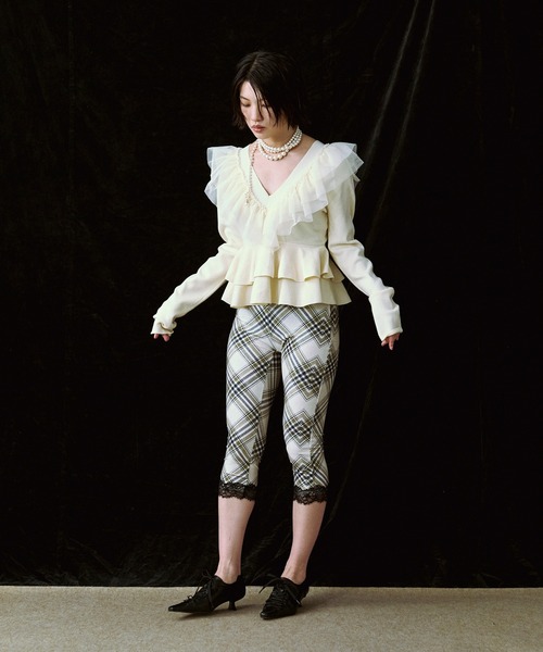 Ezick(エジック)の「2WAY tiered tulle ニットプルオーバー(ニット/セーター・レディース・ブラック/アイボリー・FREE)」の11枚目の写真