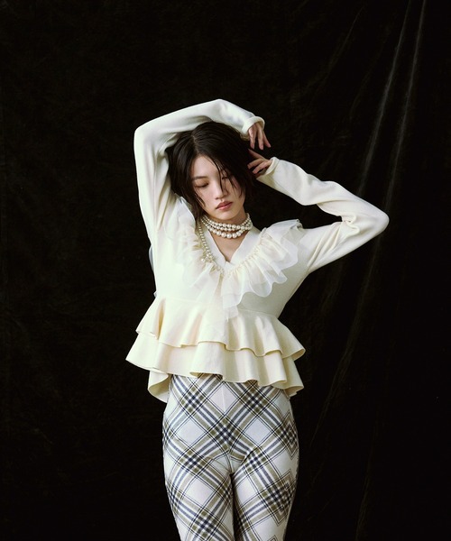 Ezick(エジック)の「2WAY tiered tulle ニットプルオーバー(ニット/セーター・レディース・ブラック/アイボリー・FREE)」の12枚目の写真