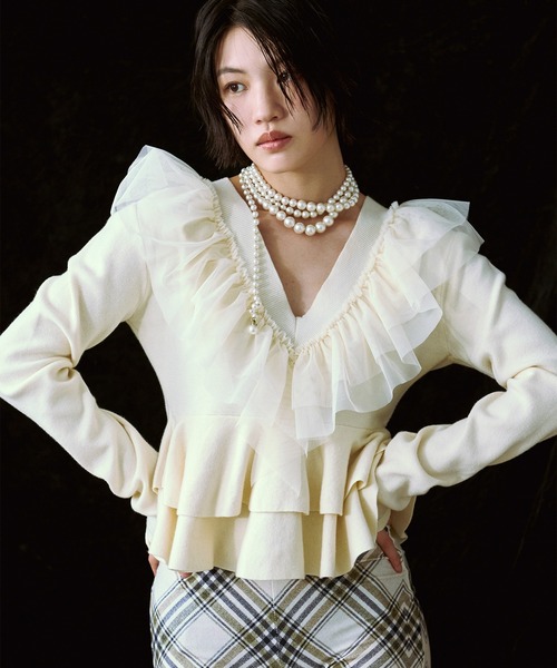 Ezick(エジック)の「2WAY tiered tulle ニットプルオーバー(ニット/セーター・レディース・ブラック/アイボリー・FREE)」の3枚目の写真