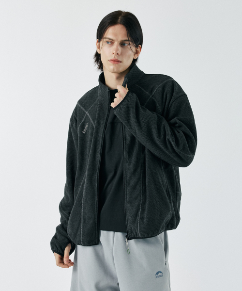 SANRO（サンロ）の「[UNISEX] オドラムプ フィンガーホール付きボアジャケット - ブラック（その他アウター・メンズ・その他・MEDIUM/LARGE/X-LARGE/XX-LARGE）」の2枚目の写真