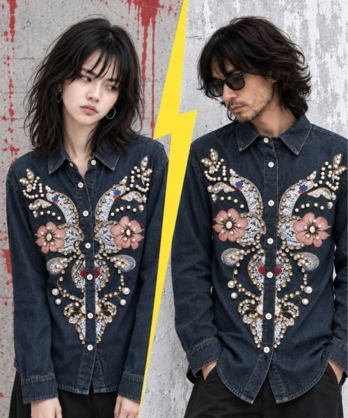 KAMINARI_TOKIO(カミナリトキオ)の「フラワーモチーフプリントビジュー装飾デニムシャツ(シャツ/ブラウス・レディース・ブルー系・FREE)」の2枚目の写真