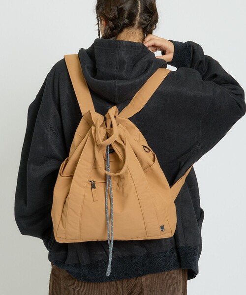 ROOTOTE（ルートート）の「【ROOTOTE/ルートート】SC.セオルー．ドローストリング-B/トートバッグ/リュック/撥水加工/2WAY（トートバッグ・レディース・レッド/ベージュ/ブラック・フリー）」の3枚目の写真