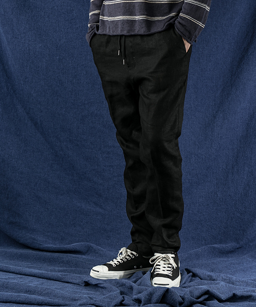 WORK NOT WORK URBAN RESEARCH(ワークノットワークアーバンリサーチ)の「WORK NOT WORK リネンテーパードイージーパンツ (その他パンツ・メンズ・ナチュラル/ブラック・SMALL/MEDIUM/LARGE)」の5枚目の写真