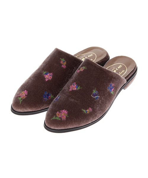 w closet(ダブルクローゼット)の「刺繍ベロアスリッパ(スリッポン・レディース・ピンクベージュ/ブラック/ボルドー/グリーン・L/M)」の3枚目の写真