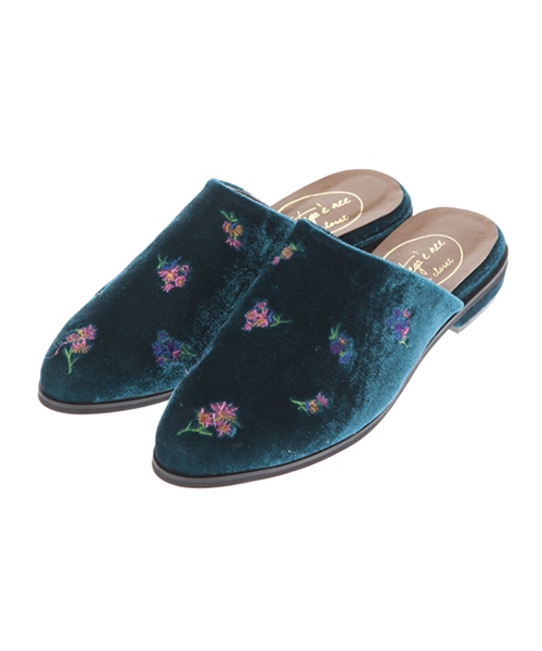 w closet(ダブルクローゼット)の「刺繍ベロアスリッパ(スリッポン・レディース・ピンクベージュ/ブラック/ボルドー/グリーン・L/M)」の2枚目の写真