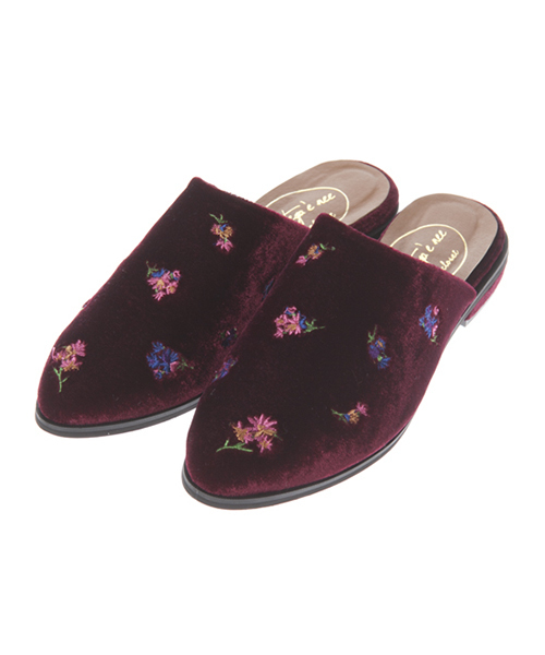 w closet(ダブルクローゼット)の「刺繍ベロアスリッパ(スリッポン・レディース・ピンクベージュ/ブラック/ボルドー/グリーン・L/M)」の4枚目の写真