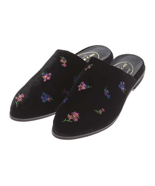w closet(ダブルクローゼット)の「刺繍ベロアスリッパ(スリッポン・レディース・ピンクベージュ/ブラック/ボルドー/グリーン・L/M)」の1枚目の写真