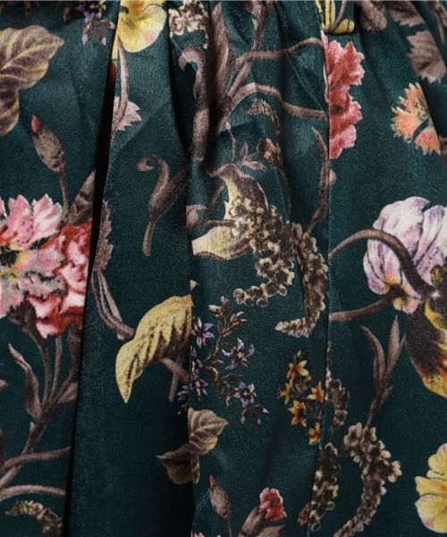 Furryrate(ファーリーレート)の「花柄サテンタックヘムスカート (スカート・レディース・グリーン/キャメル・FREE)」の5枚目の写真