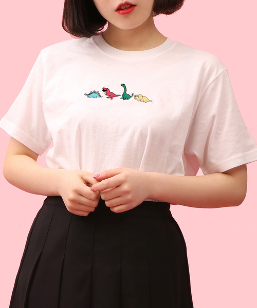 WC（ダブル シー）の「WC/ダイナソー刺繍Tシャツ（Tシャツ/カットソー・レディース・ホワイト/ブラック/その他1/ライトピンク/ライトパープル・FREE）」の2枚目の写真