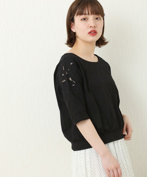 MARLENE JOBERT（マルレーヌ　ジョベル）の「肩刺繍カットソー（Tシャツ/カットソー・レディース・オフホワイト/ブラック/杢グレー・M/L）」の2枚目の写真