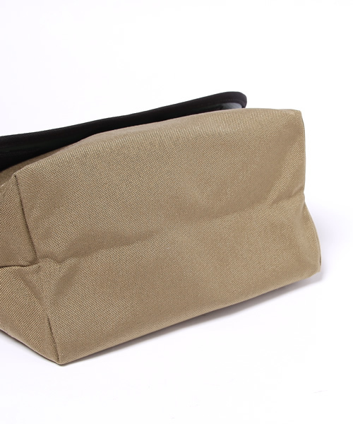 BEAMS BOY(ビームスボーイ)の「DeMartini×BEAMS BOY / 2トーン メッセンジャー (メッセンジャーバッグ・レディース・ブラック系その他/ベージュ系その他/ブルー系その他・ONE SIZE)」の6枚目の写真