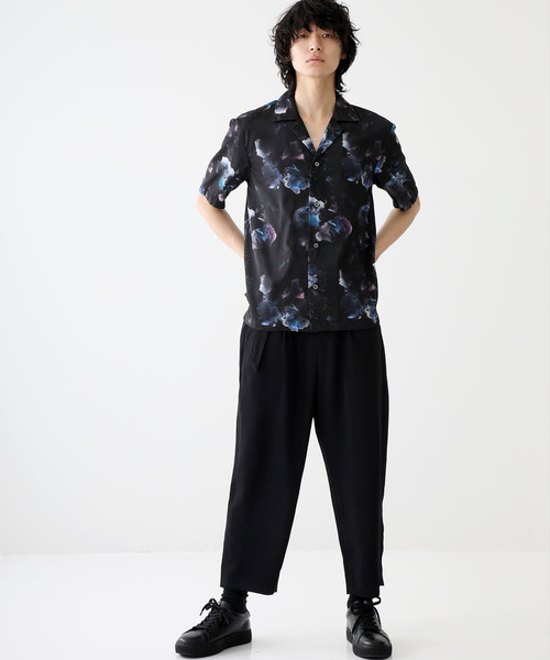品切れ続出！STUDIOUS オープンカラーダークフラワーアロハシャツ　ブラック STUDIOUS（ステュディオス）の「【STUDIOUS】オープンカラー