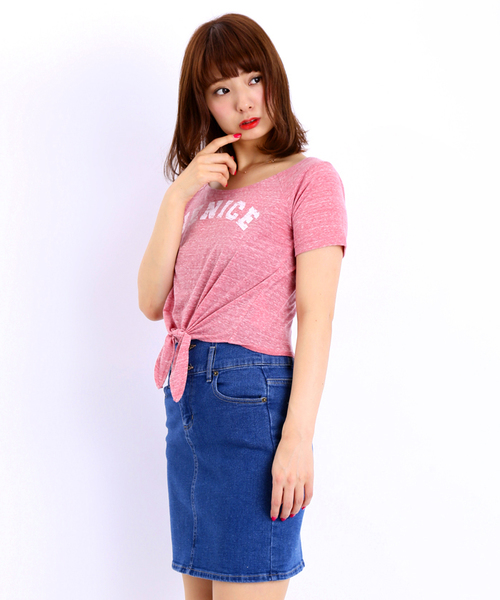 WEGO（ウィゴー）の「WEGO/ロゴプリントオフショルダーTシャツ（Tシャツ/カットソー・レディース・オフホワイト/スミクロ/ブルー/レッド・FREE）」の4枚目の写真