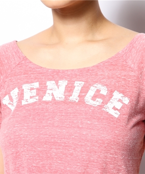 WEGO（ウィゴー）の「WEGO/ロゴプリントオフショルダーTシャツ（Tシャツ/カットソー・レディース・オフホワイト/スミクロ/ブルー/レッド・FREE）」の12枚目の写真