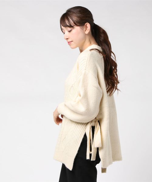 one after another NICE CLAUP（ワンアフターアナザーナイスクラップ）の「サイドリボンケーブルニット（ニット/セーター・レディース・ベージュ/アイボリー/モカ・FREE）」の14枚目の写真