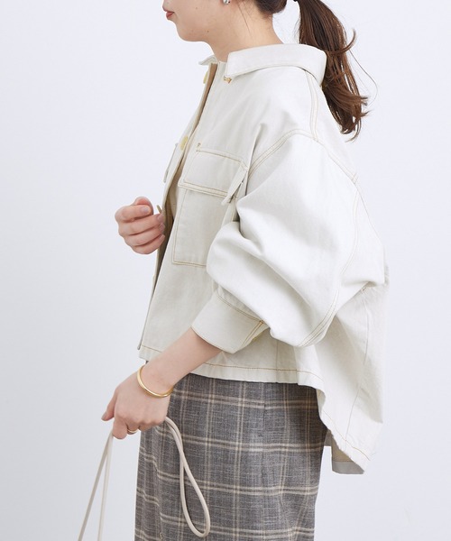 ADAM ET ROPE'（アダムエロペ）の「ステッチワークミリタリージャケット（その他アウター・レディース・ホワイト/ネイビー・FREE）」の2枚目の写真