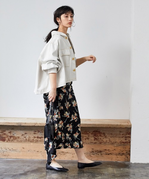 ADAM ET ROPE'（アダムエロペ）の「ステッチワークミリタリージャケット（その他アウター・レディース・ホワイト/ネイビー・FREE）」の3枚目の写真