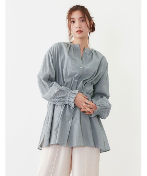 POU DOU DOU（プードゥドゥ）の「袖レース使いウエストドロストチュニックブラウス（シャツ/ブラウス・レディース・ベージュ/オフホワイト/ブルー・3）」の3枚目の写真