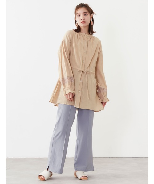 POU DOU DOU（プードゥドゥ）の「袖レース使いウエストドロストチュニックブラウス（シャツ/ブラウス・レディース・ベージュ/オフホワイト/ブルー・3）」の4枚目の写真