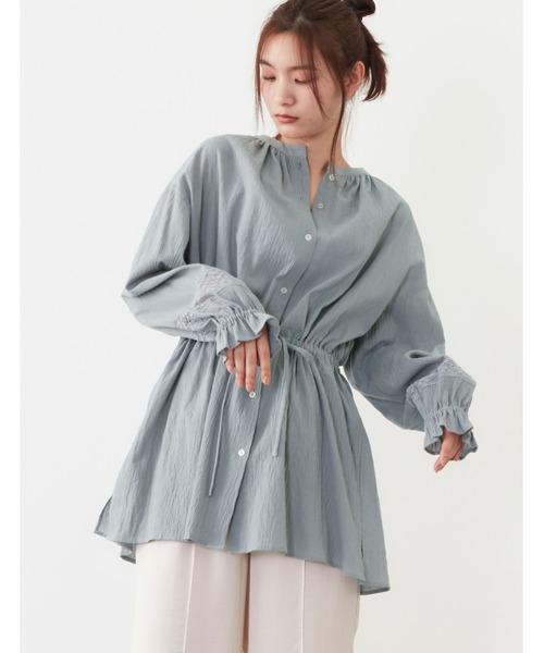 POU DOU DOU（プードゥドゥ）の「袖レース使いウエストドロストチュニックブラウス（シャツ/ブラウス・レディース・ベージュ/オフホワイト/ブルー・3）」の13枚目の写真