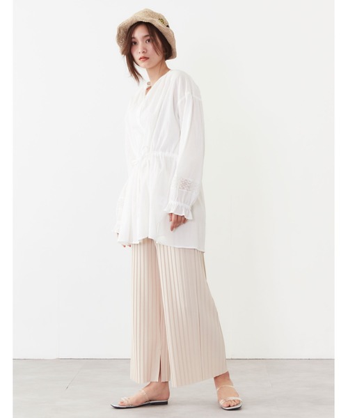 POU DOU DOU（プードゥドゥ）の「袖レース使いウエストドロストチュニックブラウス（シャツ/ブラウス・レディース・ベージュ/オフホワイト/ブルー・3）」の14枚目の写真