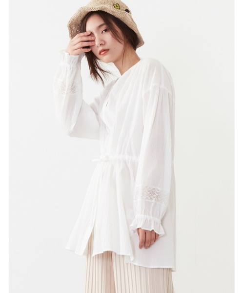 POU DOU DOU（プードゥドゥ）の「袖レース使いウエストドロストチュニックブラウス（シャツ/ブラウス・レディース・ベージュ/オフホワイト/ブルー・3）」の18枚目の写真