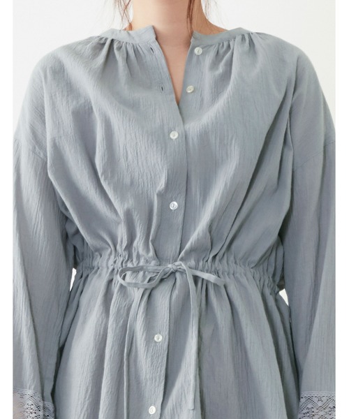 POU DOU DOU（プードゥドゥ）の「袖レース使いウエストドロストチュニックブラウス（シャツ/ブラウス・レディース・ベージュ/オフホワイト/ブルー・3）」の22枚目の写真