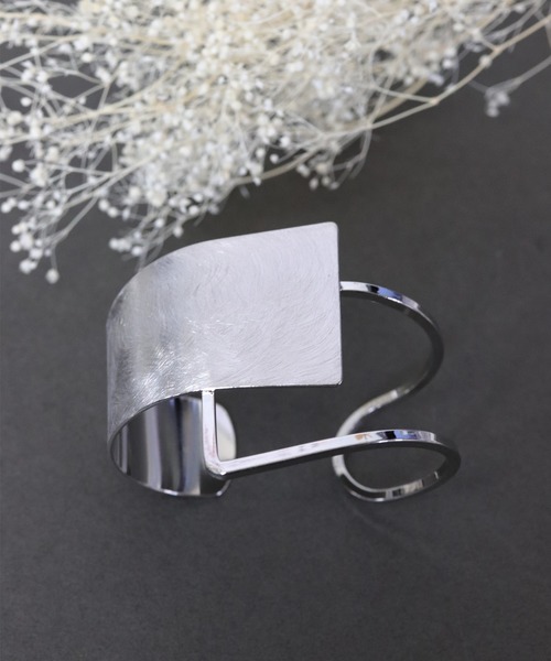 florist(フローリスト)の「2種展開特殊ライン加工のワイドバングル(バングル/リストバンド・レディース・シルバー系その他/ゴールド系その他/シルバー系その他2/ゴールド系その他2・FREE)」の12枚目の写真