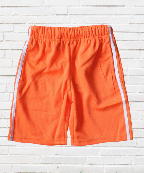 THE CASUAL（カジュアル）の「吸汗速乾2本ラインハーフパンツ キッズ（その他パンツ・キッズ・ブラック系その他/ブラック/イエロー/オレンジ/ネイビー/ブラック系その他2・120cm/130cm/140cm/110cm/150cm/160cm）」の2枚目の写真